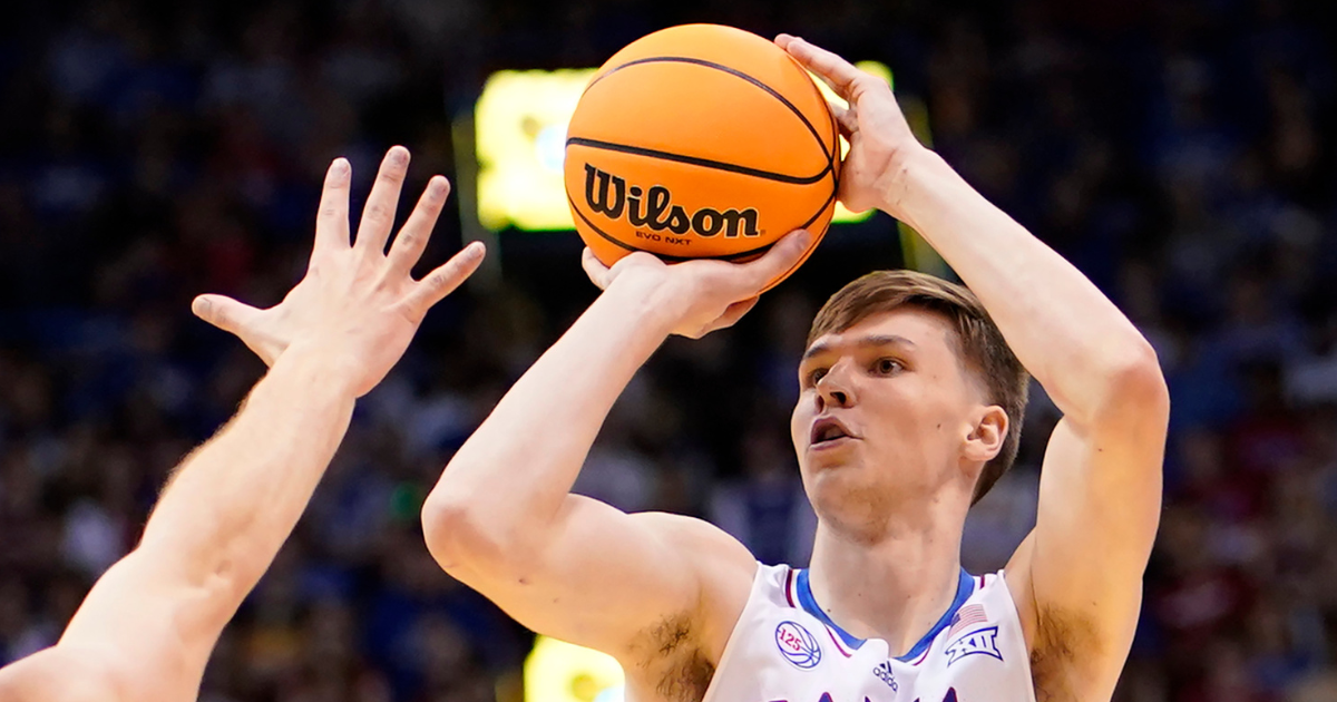 Report Kansas Forward Zach Clemence Is Out For Tuesday S Game Vs Duke