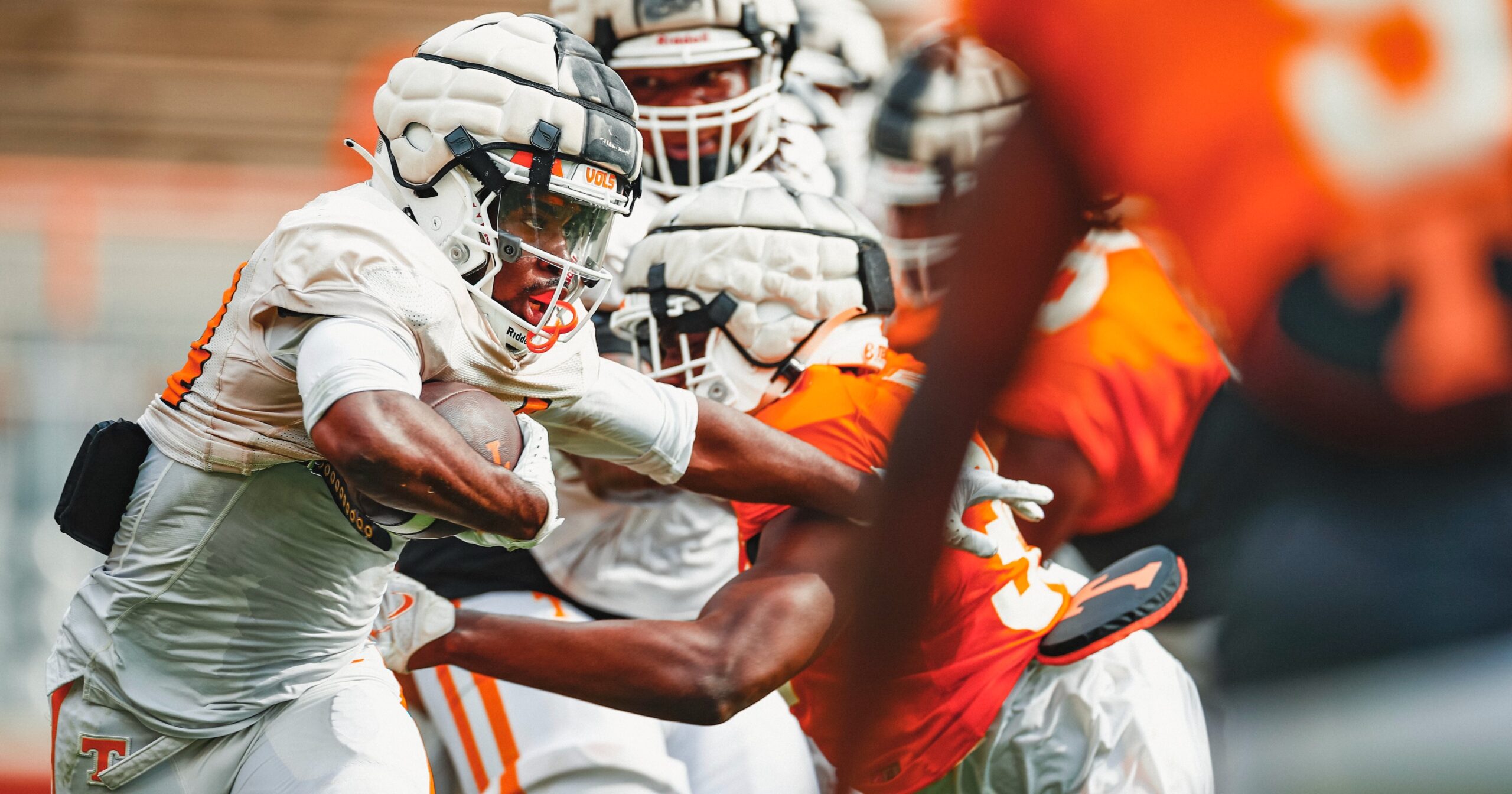 Watch Tennessee Rb Dylan Sampson S Long Td Run In Scrimmage