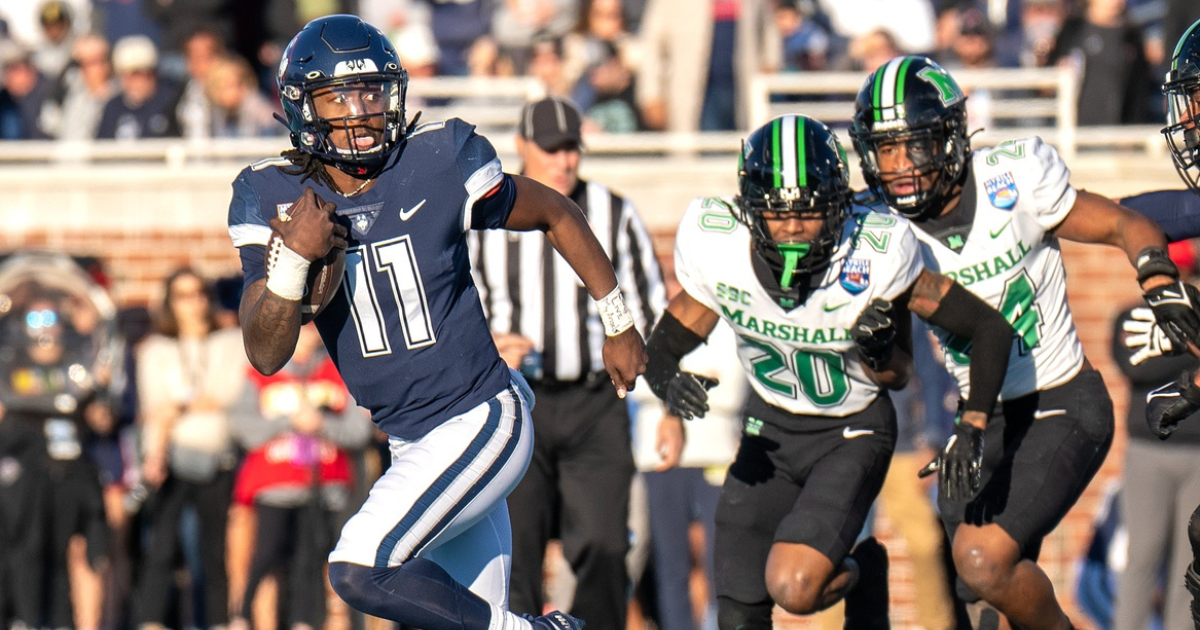 Source Uconn Quarterback Zion Turner Plans To Enter Transfer Portal On