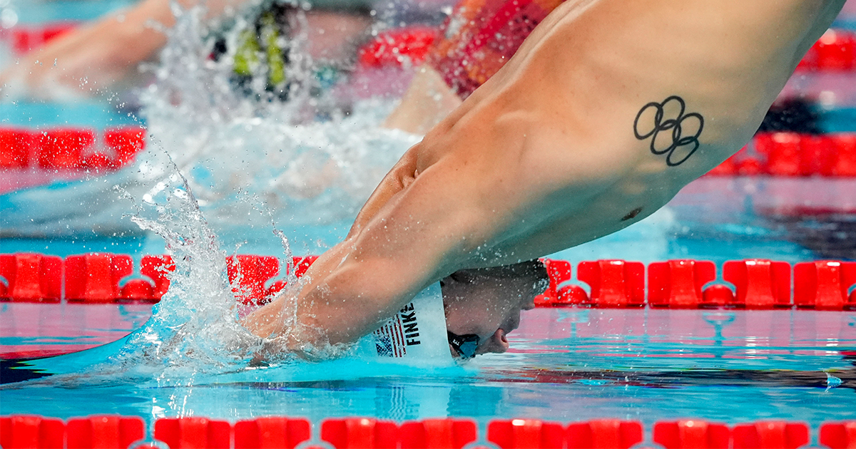 Bobby Finke Sets World Record To Win Gold In Men S 1500m Freestyle At