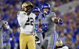 Copy of Copy of four-star-julian-phillips-discusses-recruitment-official-visits (29)