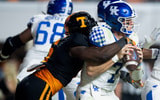 Tennessee defensive lineman/linebacker Byron Young (6) sacks Kentucky quarterback Will Levis during Tennessee's game against Kentucky at Neyland Stadium in Knoxville, Tenn., on Saturday, Oct. 29, 2022.  Kns Vols Kentucky Bp