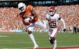 watch-casey-thompson-finds-joshua-moore-for-two-first-quarter-touchdowns-texas-longhorns-oklahoma-sooners