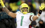 defense-stands-tall-as-no-4-ducks-emerge-victorious-in-seattle