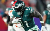 eagles-wr-a-j-brown-goes-to-locker-room-with-apparent-knee-injury-vs-giants