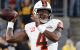 deshaun-watson-gets-into-argument-shoves-referee-monday-night-football-browns-steelers