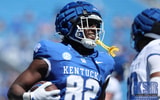 Kentucky tight end Khamari Anderson catches a touchdown at the spring game