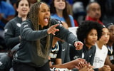chicago-head-coach-teresa-weatherspoon-exciting-reaction-kamilla-cardoso-scoring-versus-indiana-fever