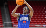 Miles Kelly (Photo by Auburn Athletics)