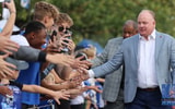 Kentucky head coach Mark Stoops greets fans at the Cat Walk - Dr. Michael Huang, Kentucky Sports Radio
