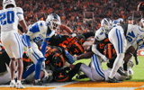 The Tennessee offensive line pushes Tennessee running back Dylan Sampson (6) into the end zone for a touchdown during a NCAA football game between Tennessee and Kentucky in Neyland Stadium on Saturday, Nov. 2, 2024. © Angelina Alcantar/News Sentinel / USA TODAY NETWORK via Imagn Images