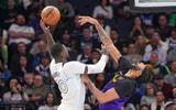 bbnba-julius-randle-scores-18-in-wolves-rout-over-lakers