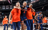 Auburn F Johni Broome injured in SEC play, via Jeff Blake-Imagn Images