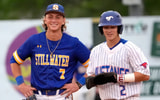 MLB prospects Ethan Holliday talks with Eli Willits during an Oklahoma high school baseball game.