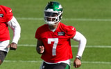 Justin-Fields-injury-update-Jets-QB-videoed-jogging-after-suffering-dislocated-toe