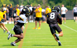 Shaun Terry (8) jukes around Toriano Pride (2)