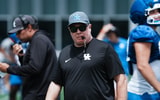 Kentucky Head Coach Mark Stoops instructs the team during practice at the Joe Craft football practice field in Lexington, Ky. on Aug. 1, 2025. (© Sam Upshaw Jr./Courier Journal / USA TODAY NETWORK via Imagn Images)