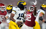 Oklahoma Sooners defensive lineman R Mason Thomas (32) chases after Michigan Wolverines quarterback Bryce Underwood (19) during a college football game between the University of Oklahoma Sooners (OU) and the University of Michigan Wolverines at Gaylord Family Ð Oklahoma Memorial Stadium in Norman, Okla., Saturday, Sept. 6, 2025. Oklahoma won 24-13. © BRYAN TERRY/THE OKLAHOMAN / USA TODAY NETWORK via Imagn Images