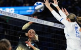 Kentucky sets up the block against Wofford's Chloe Smith in the first round of the NCAA Tournament