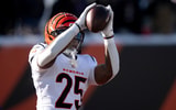 Cincinnati Bengals running back Tahj Brooks (25) catches a pass before the NFL football game between Baltimore Ravens and Cincinnati Bengals at Paycor Stadium in Cincinnati on Dec. 14, 2025.