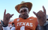 Texas-EDGE-Colin-Simmons-plans-to-enter-NCAA-Transfer-Portal