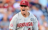 arkansas-players-go-out-of-their-way-to-sign-autographs-for-fans-college-world-series-auburn