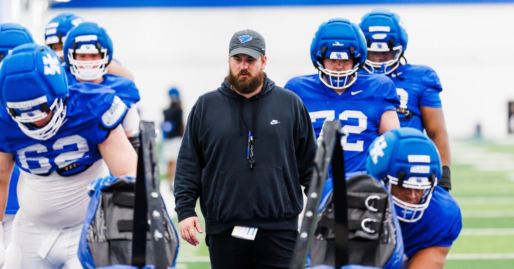 Kentucky offensive line coach Cutter Leftwitch named national coach of the week