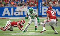 SAN ANTONIO, TX - DECEMBER 29: Seven McGee #0 of the Oregon Ducks looks for running room against the Oklahoma Sooners in the Valero Alamo Bowl at the Alamodome on December 29, 2021 in San Antonio, Texas. (Photo by Ronald Cortes/Getty Images)