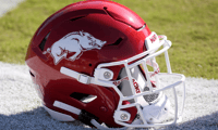 antonio-grier-scores-defensive-touchdown-on-his-first-snap-for-arkansas-football