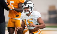 tennessee-wide-receivers-coach-kelsey-pope-details-challenge-handling-bru-mccoy-return-from-injury