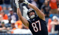 Former Kentucky Wildcat Brenden Bates catches a pass for the Chicago Bears