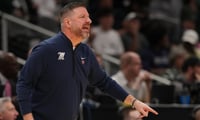 chris-beard-ole-miss-hosting-veteran-transfer-big-man