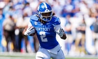 Copy of Copy of four-star-julian-phillips-discusses-recruitment-official-visits (8)