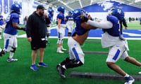Cutter Leftwich coaches the Kentucky offensive line during spring practice, via Elliott Hess, UK Athletics