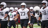 South Carolina OL Darius Gray, middle (Photo: Katie Dugan | GamecockCentral.com(