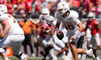 2026-09-11T183943Z_2082364822_MT1USATODAY29790442_RTRMADP_3_TEXAS-LONGHORNS-QUARTERBACK-ARCH-MANNING-16-RUNS-DURING (1)