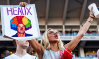 2026-09-20T042657Z_667747387_MT1USATODAY29869523_RTRMADP_3_A-FAN-HOLDS-UP-A-LANE-KIFFIN-SIGN-BEFORE-A-COLLEGE-FOOTBALL.JPG
