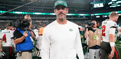 new-york-jets-quarterback-aaron-rodgers-reacts-green-bay-packers-fan-criticism