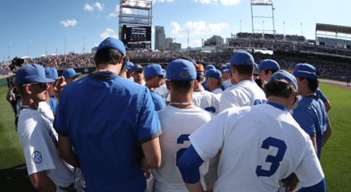 Florida Gators outfielder Jud Fabian makes great catch, slams wall