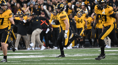 LOOK: Iowa Wearing Gold Jerseys Vs Minnesota - Go Iowa Awesome