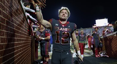 oklahoma-receiver-drake-stoops-reacts-fight-versus-west-virginia-dillon-gabriel-teammates-defending-him