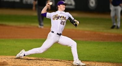 lsu-drops-game-2-to-arkansas-in-extra-innings-4-3