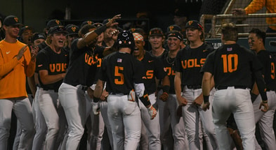 Tennessee baseball celebrates following a Cannon Peebles home run. Credit: Angelina Alcantar/News Sentinel / USA TODAY NETWORK