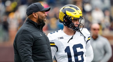 Michigan starting quarterback Davis Warren and coach Sherrone Moore. © Junfu Han / USA TODAY NETWORK