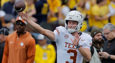 Texas QB Quinn Ewers warms up vs. Michigan