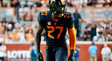 Tennessee Volunteers EDGE James Pearce readies to rush the quarterback - Matt Ray/Volquest On3