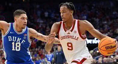louisville-forward-khani-rooths-flips-off-kentucky-fans-at-halftime