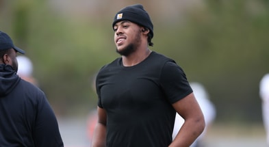 Dutch Fork EDGE Julian Walker, son of South Carolina assistant strength coach Jahmil Walker, pictured visiting during practice (Photo: GamecockCentral.com)
