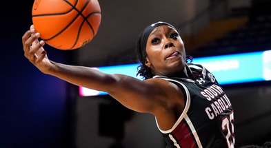 South Carolina guard Raven Johnson (25) leaps for the ball against the Vanderbilt during the first quarter at Memorial Gym in Nashville, Tenn., Sunday, Feb. 23, 2025. (© Andrew Nelles / The Tennessean / USA TODAY NETWORK via Imagn Images)