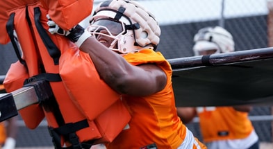 Tennessee DL Isaiah Campbell